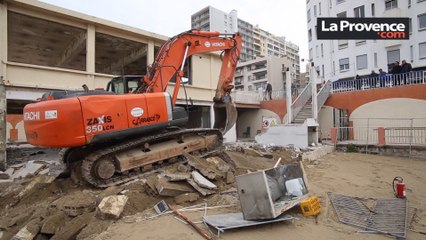 Marseille : aux Catalans, la destruction du Calypso a commencé