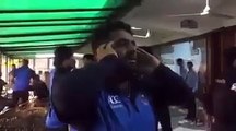 Pakistani Cricketer India mein Azan Dete Hue