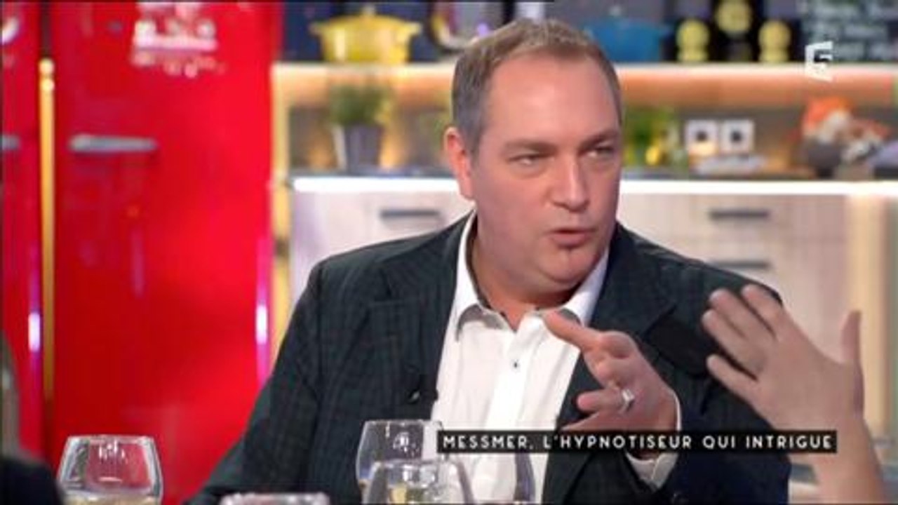 Messmer utilise l'hypnose pour soigner