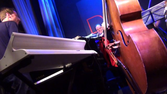 Bill Laurance : 3. Smokers Castle (feat. Chris Bullock) @ Paris, le Duc des Lombards 05/16/15