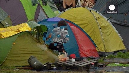 Télécharger la video: Three migrants drown attempting to cross Greek-Macedonian border