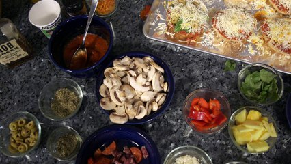 How To Make The World's Finest Gourmet Pizza Bagels