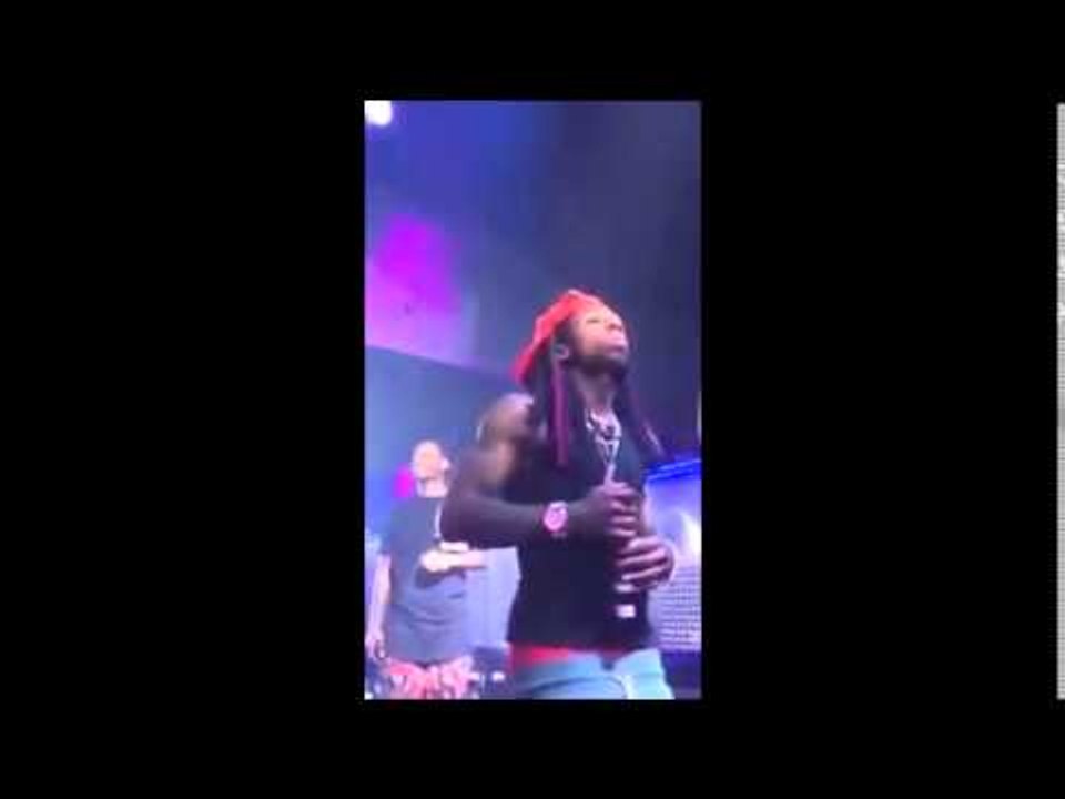 Lil Wayne "Lil Weezy F Baby" Disses Cash Money Young Thug And Birdman During Live Show!
