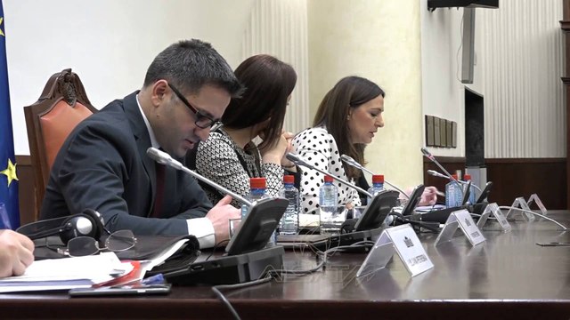 Administrata publike përplas deputetët