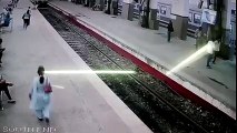 Hindistan'da Gara Girerken Şaha Kalkan Tren Yok Böyle Bir Şe