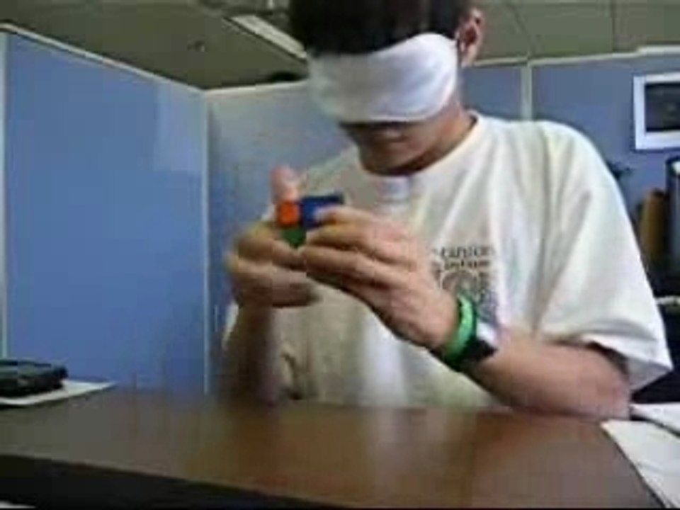 Rubiks-les-yeux-fermes