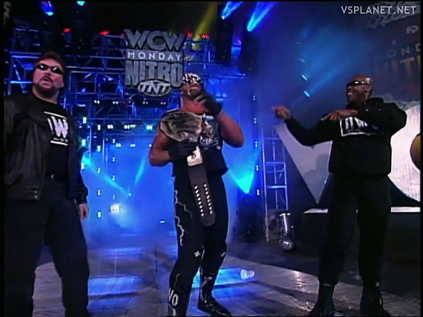 ⁣Hulk Hogan closes WCW Monday Nitro 20.01.1997