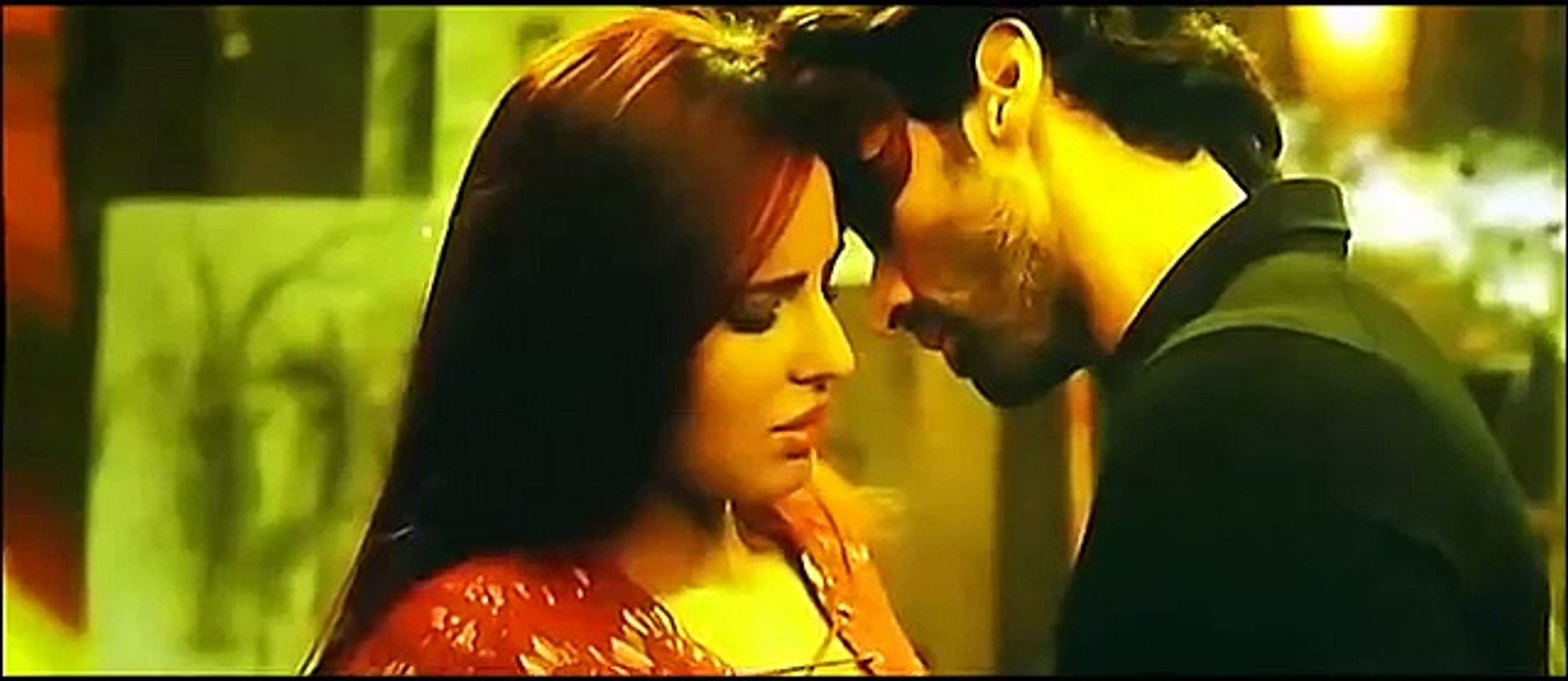 Aditya Roy Kapoor Katrina Kaif Kissing Scene Fitoor 2016
