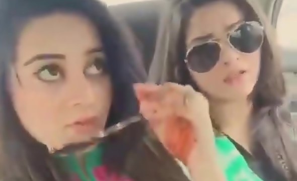 Aiman Khan & Minal Khan Hillarious Dubsmash