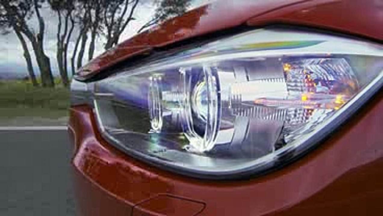 Cars Comparison - BMW 335i M Sport vs 2016 Jaguar XE S 21 - Head 2 Head