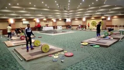 Milli Halterciler Avrupa Şampiyonası'na Çorum'da Hazırlanıyor