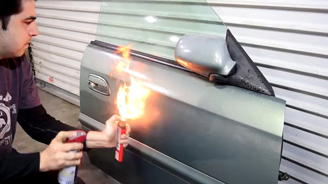 Sabes o que uma lata de WD40 e um isqueiro podem fazer pelo teu carro?