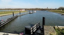 Renovatie Voornse Sluis 4 - beperkte doorvaart mogelijk / Spijkenisse 2016