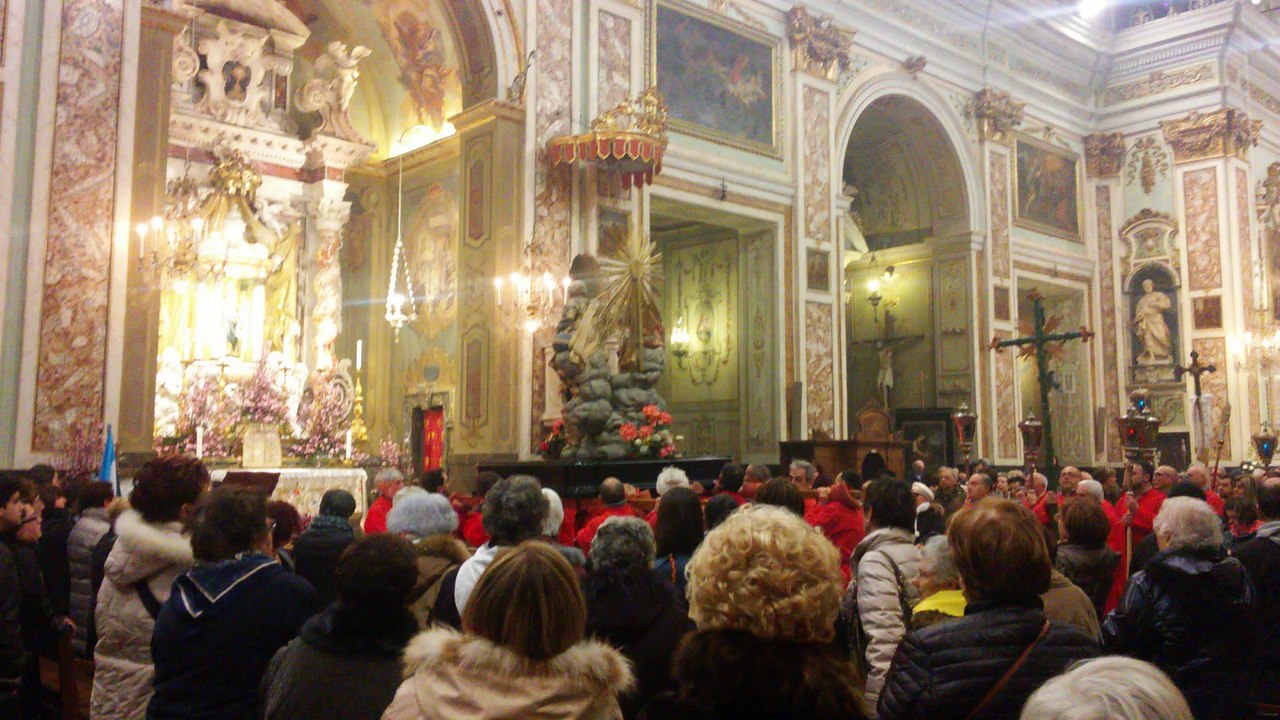 Taggia , Cerimonia di presentazione della cassa alla festa della Madonna Miracolosa.