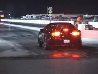 une voiture qui cabre