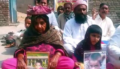 Strange protestپاکستا نیوں کا انوکھا انداز اھتجاج کرنے کا