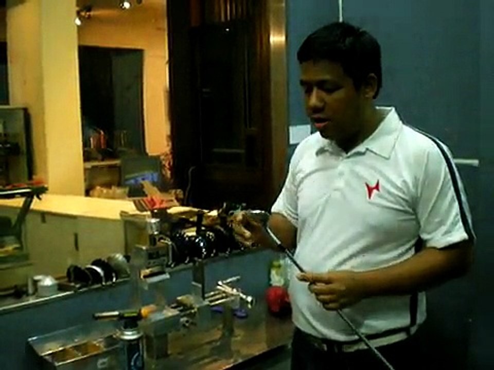 Iron Shaft Removal - Golf Club Fitting Lesson by CUSTOMCRAFT GOLF STUDIO
