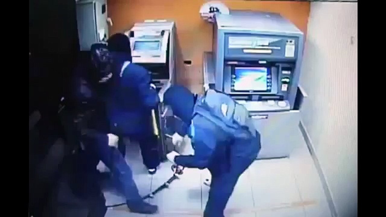 Обчистили банкомат за 1 минуту