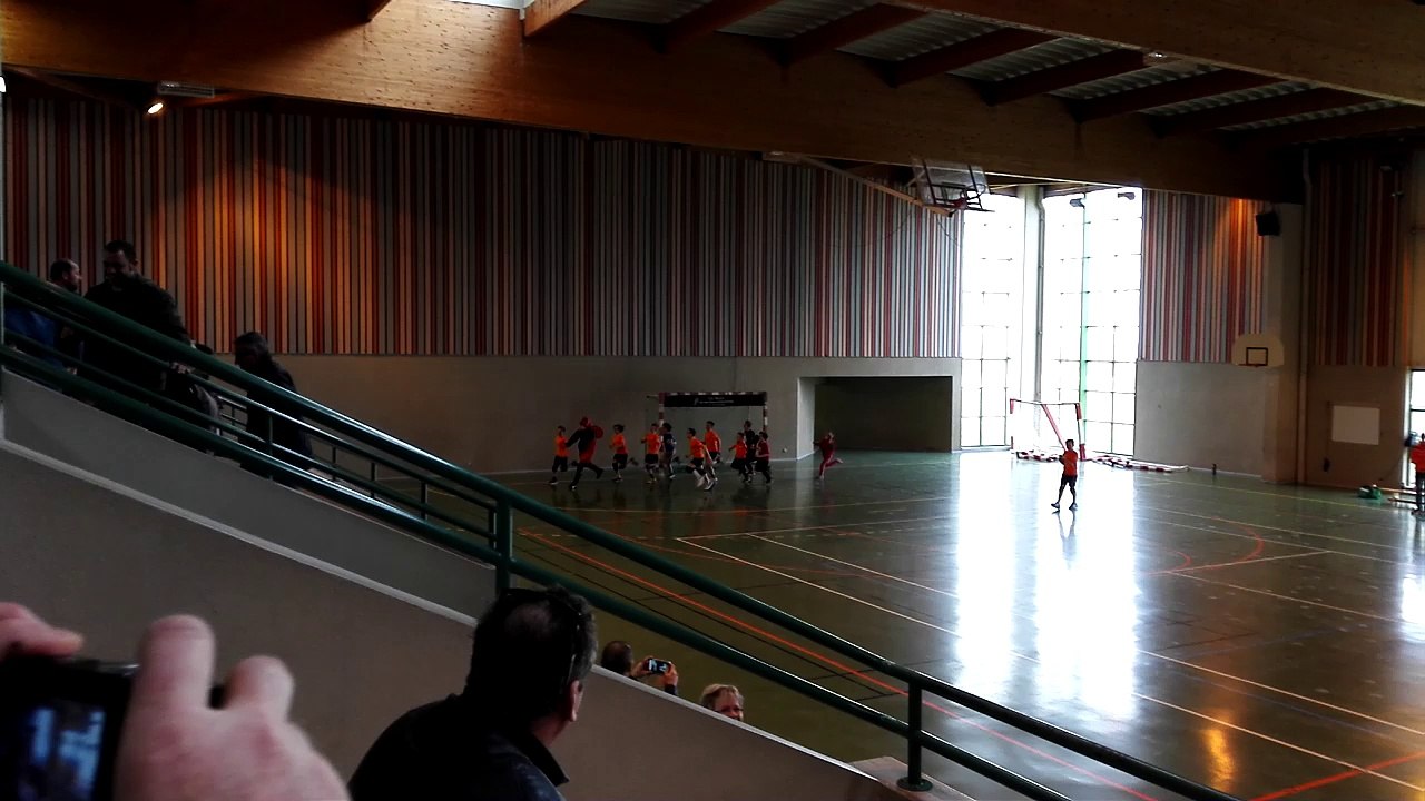 Victoire des - 12 ans. Pari tenu par le coach, vive la coccinelle !!!!