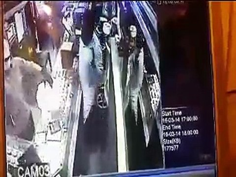 1طارق روڈ کراچی میں جیولری کی شاپ میں سونے کی سب سے بڑی ڈکیتی- Jewlers Robbery CCTV