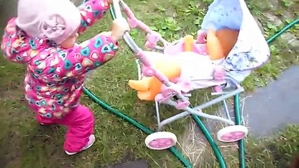 Маленькая мамочка Алиса, едем в сад вместе с Вадиком