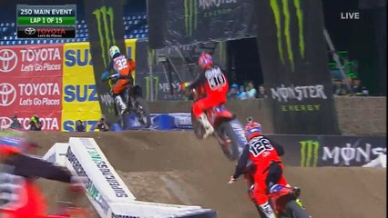 Скачать видео: Supercross AMA 2016 rd10 Toronto 250 e 450 Commento Italiano