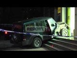 Report TV - Aksion si në filma, me makinën e vjedhur përplas policinë, arrestohet