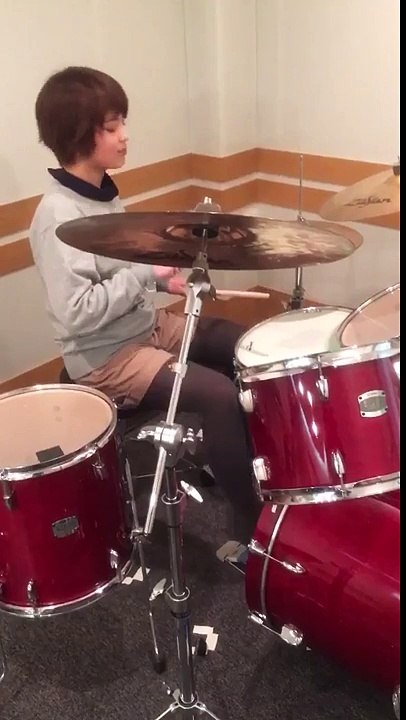 NMB48 山口夕輝 レック室にドラムがあったので少しだけ教えてもらいました！スネアっていやつをなんかするやつ！難しい！ 20160107