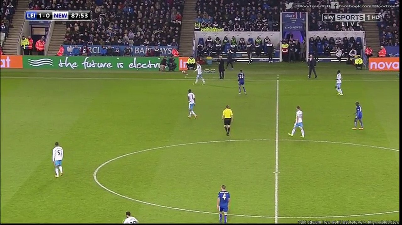 Claudio Ranieri Pumps Up the Crowd