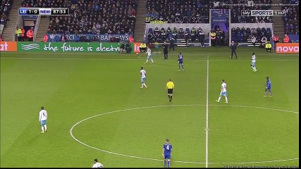 Claudio Ranieri Pumps Up the Crowd