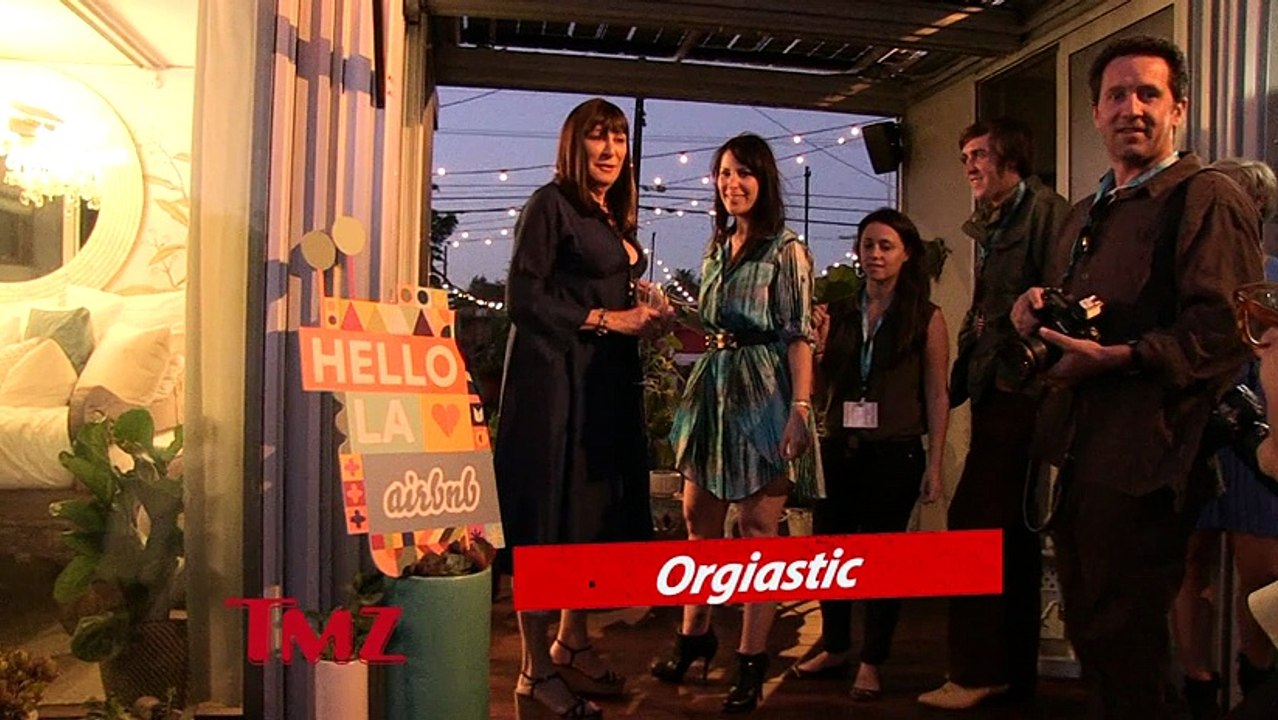 Anjelica Huston – Jack Nicholson’s Partys Were “Orgiastic”