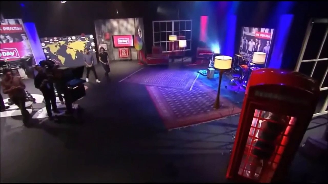 1DDay: Harry and Liam Visit the Listening Booth