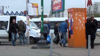 Реклама наркотиков у метро в Москве