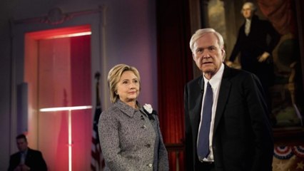 Town hall mic catches Clinton speculating about Christie&apos;s Trump endorsement
