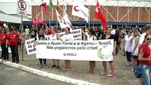 Servidores municipais de SC fazem manifestação em reunião de prefeitos