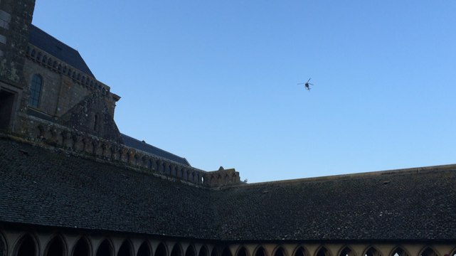 Dépose de l'Archange au Mont-Saint-Michel