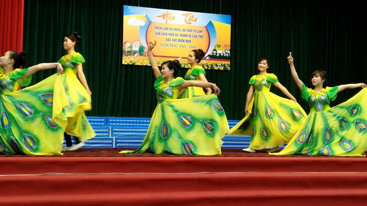 Vũ khúc chim công - Mần Non Hoa Phượng