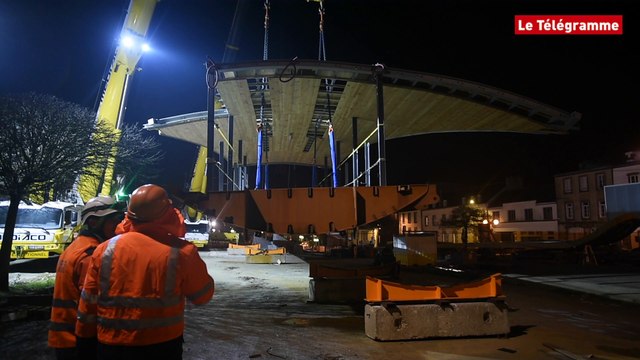 Gare SNCF. Titan à la manoeuvre à Morlaix
