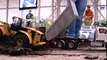 can cau 2 khuc,RC СТРОИТЕЛЬНАЯ ПЛОЩАДКА TRUCK & DOZER CATERPILLAR 966G AT WORK Erlebniswelt Modellbau Эрфурте 2016 года