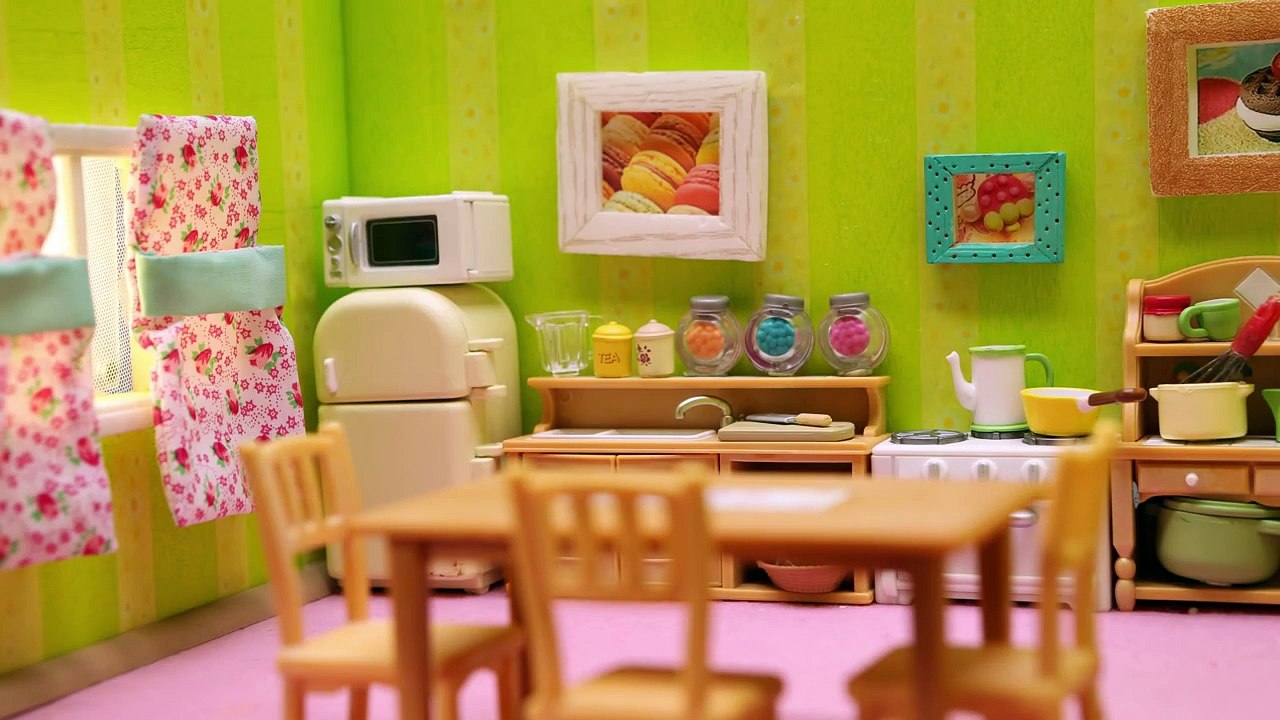 STOP Olaf!!! Elsa Turns Olaf into Hello Kitty * Frozen Clips Playdoh Stop Motion vid