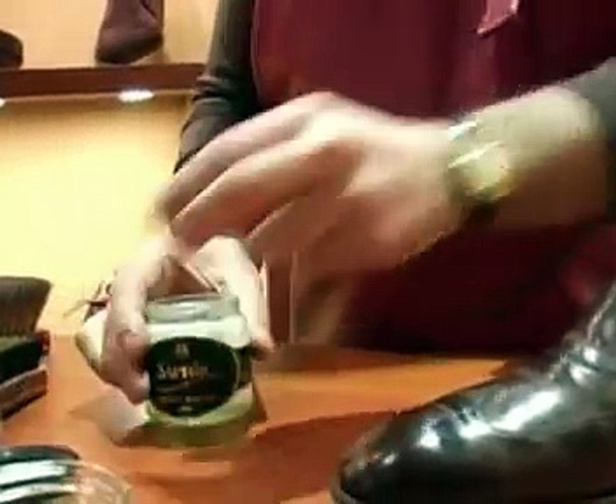 Entretien Cirage de Chaussures en Cuir - VALMOUR