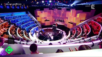 Stéphane Plaza se met totalement nu dans "Qu'est-ce que je sais vraiment" - Regardez