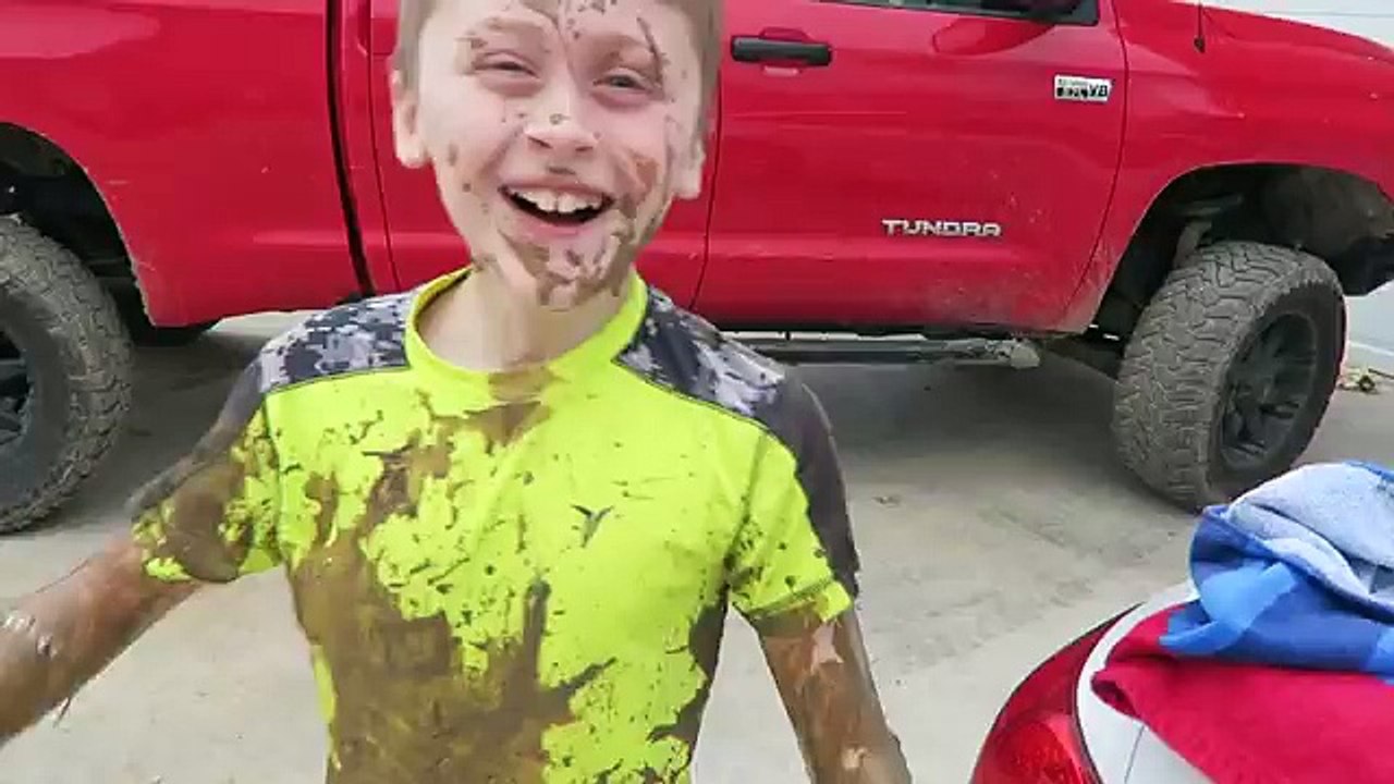 CRAZY MUD WRESTLING!!