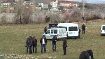 Yeşilyurt'ta Boş Arazide Bıçaklanarak Öldürülmüş Bir Kişinin Cesedi Bulundu