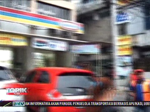 Perampok Unik, Terekam CCTV Gasak Sabun Pembersih Wajah