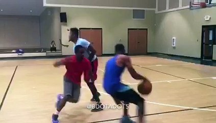 Curry taklidi! Gayet başarılı...