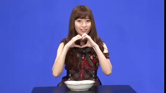 121227 AKB48カフェ繁松 小嶋さんの試食風景です。