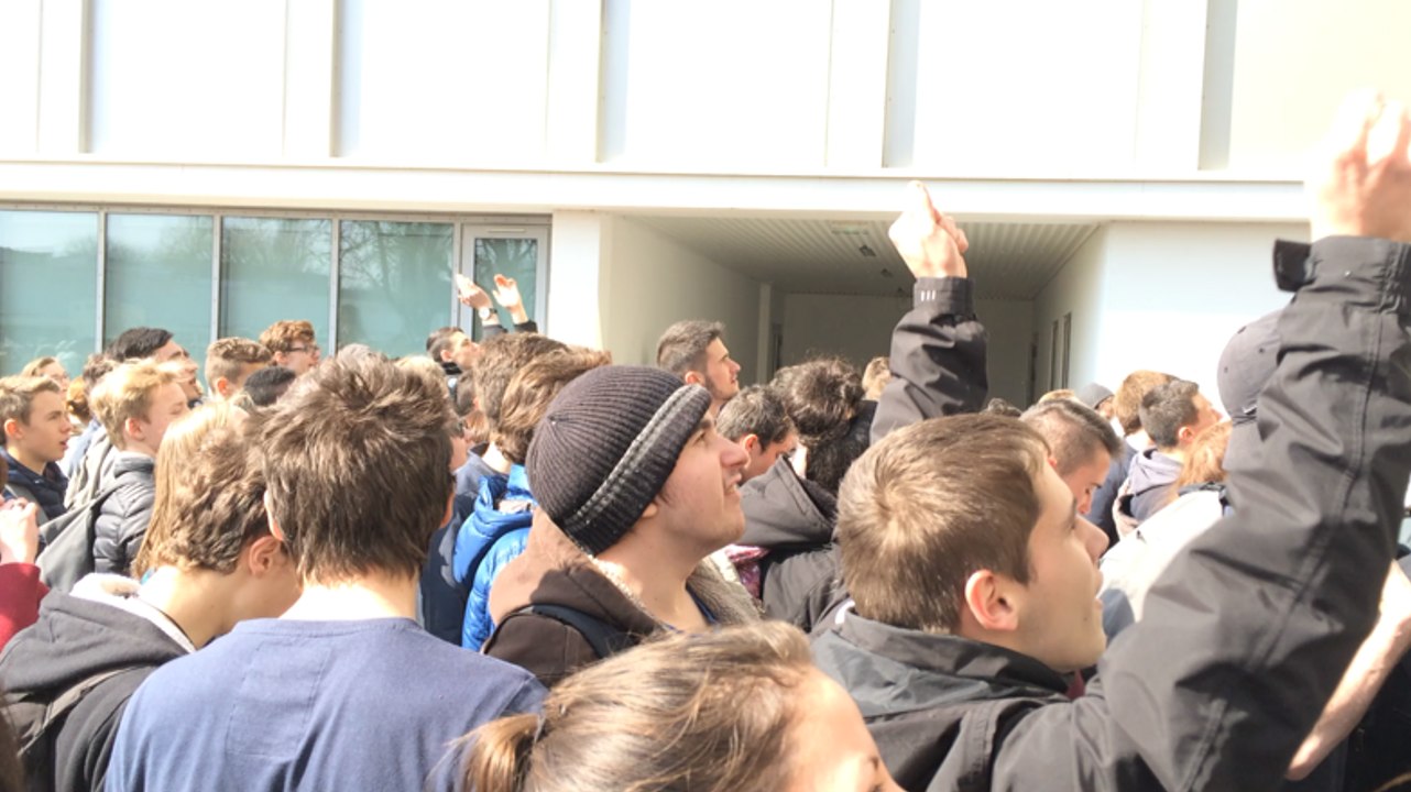 Les lycéens envahissent le lycée Dupuy de Lôme