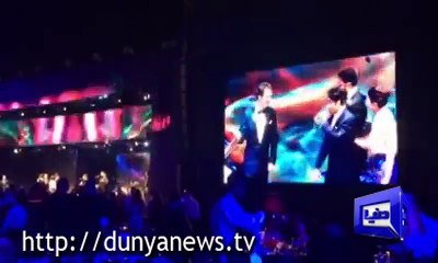 Hollywood, Bollywood stars dance with Ali Zafar at Global Teacher Prize ceremony in Dubai