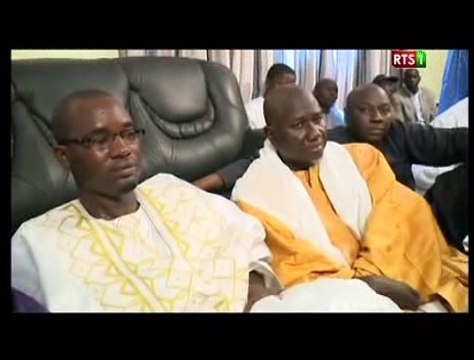 Campagne pour le oui massif Macky Sall reçu par le Khalife Général des Mourides Serigne Cheikh Sidy Moctar Mbacké ( Reportage)